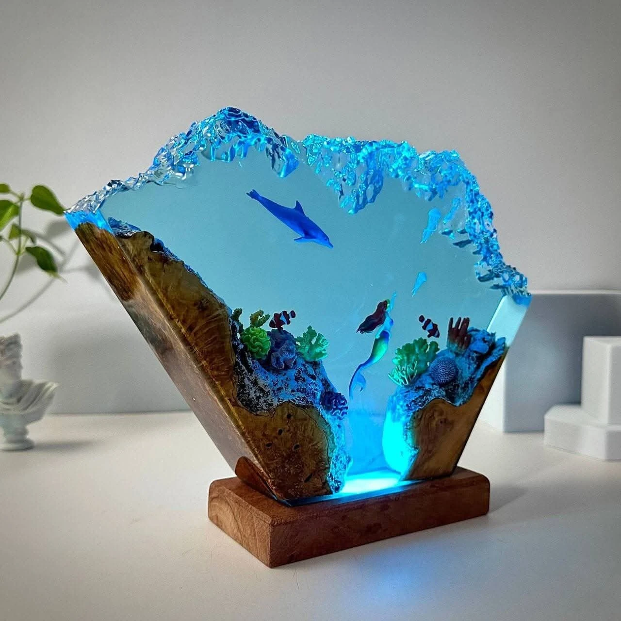 handcrafted resin art LED décor lamp - Image 4