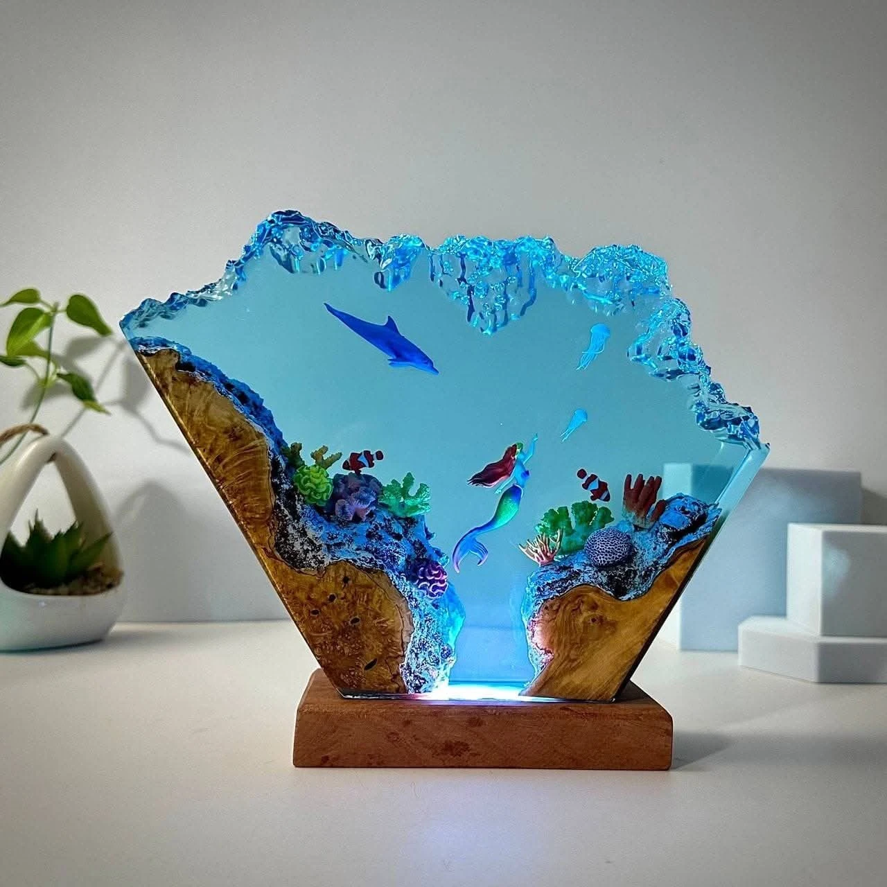 handcrafted resin art LED décor lamp - Image 5